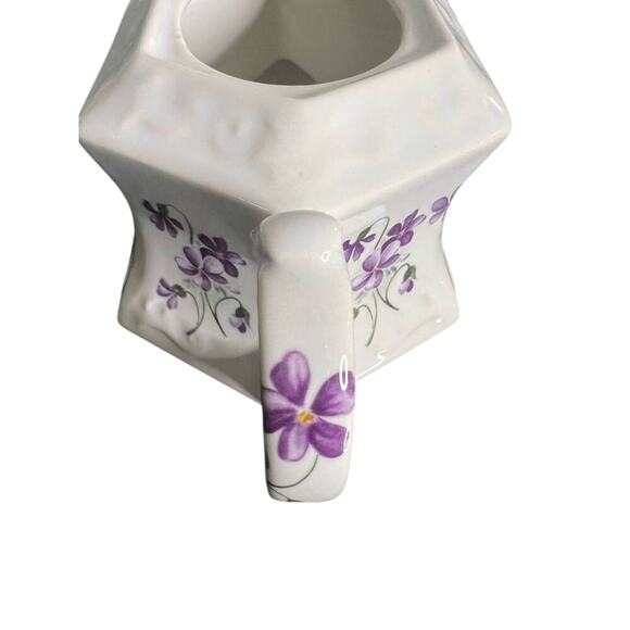 ˚₊‧꒰ა ☆ ໒꒱ ‧₊˚ Vintage Crownford  Violet Pattern Teapot Bright White Flowers - Picture 4 of 11